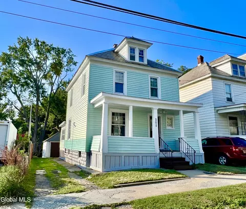 205 Division St, Schenectady, NY 12304