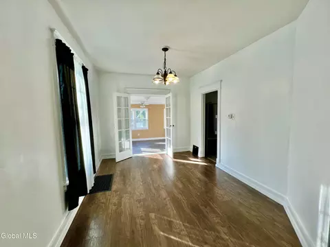 Dining - 205 Division St, Schenectady, NY 12304 photo 1 of 2
