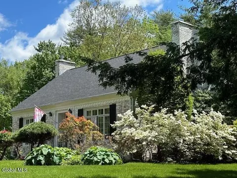 2254 Algonquin Rd, Niskayuna, NY 12309