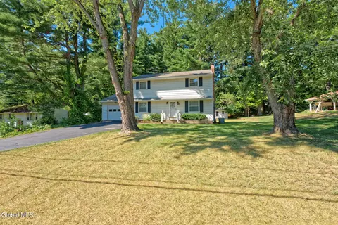 43 Weston Dr, Clifton Park, NY 12065