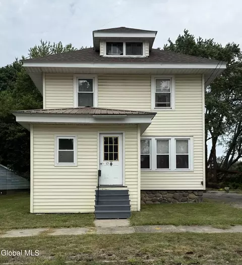 13 Newman St, Gloversville, NY 12078