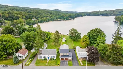 190 Glass Lake Rd, Averill Park, NY 12018