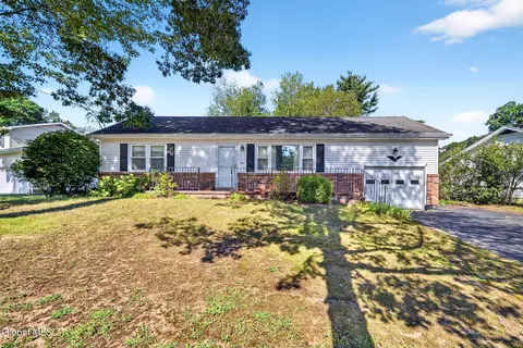 9 Jean Pl, Schenectady, NY 12303
