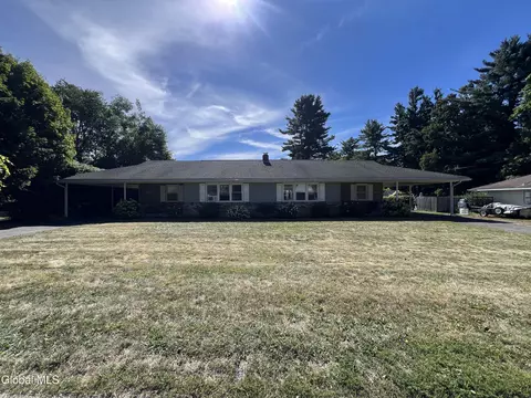 40 Old Troy Rd, East Greenbush, NY 12061