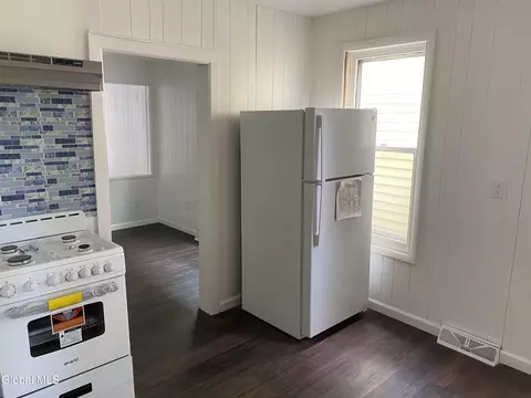 Kitchen - 629 Lang St, Schenectady, NY 12308 photo 2 of 4