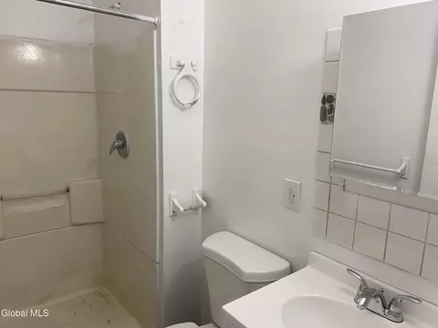 Bath - 629 Lang St, Schenectady, NY 12308 photo 2 of 2
