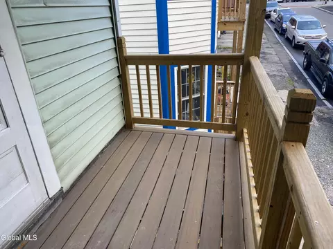 Exterior - 629 Lang St, Schenectady, NY 12308 photo 3 of 5