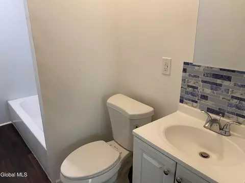 Bath - 629 Lang St, Schenectady, NY 12308 photo 1 of 2