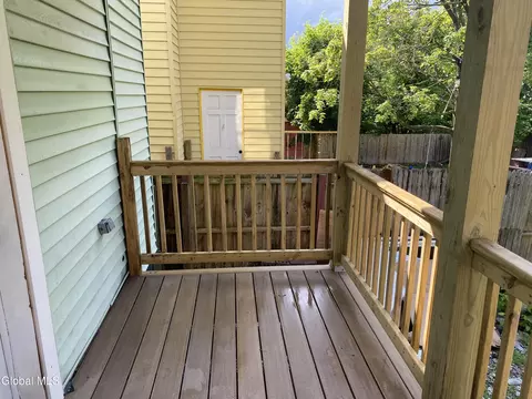 Exterior - 629 Lang St, Schenectady, NY 12308 photo 2 of 5