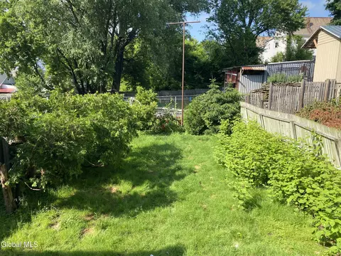 Exterior - 629 Lang St, Schenectady, NY 12308 photo 5 of 5