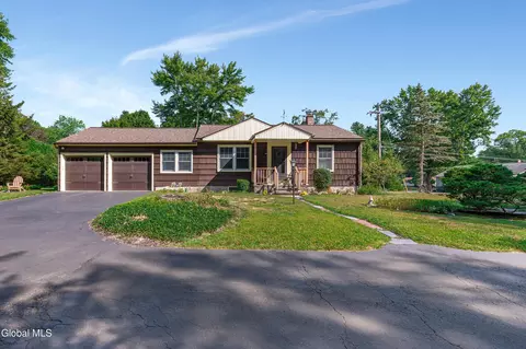 2 Drury Ln, Delmar, NY 12054