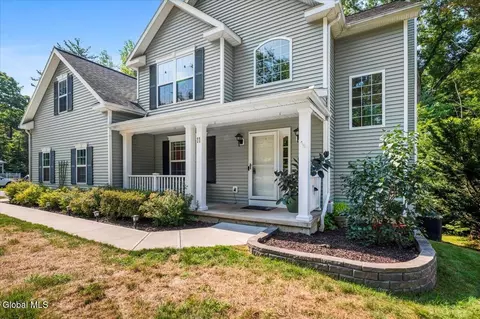 11 Sleepy Hollow Dr, Clifton Park, NY 12065