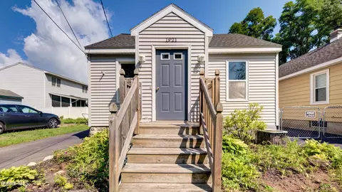 1921 Woodlawn St, Schenectady, NY 12306