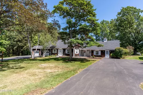 17 Morningside Dr, Delmar, NY 12054