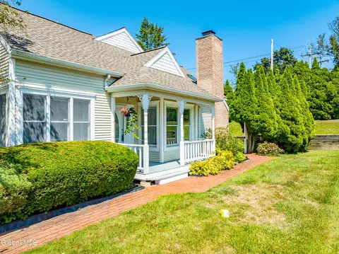 5 Kensington Pl, Albany, NY 12209