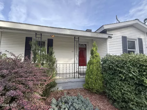 110 Clement Ave, Schenectady, NY 12304