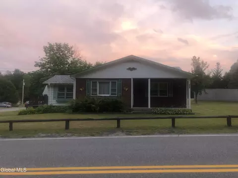 107 Champlain Dr, Mineville, NY 12956