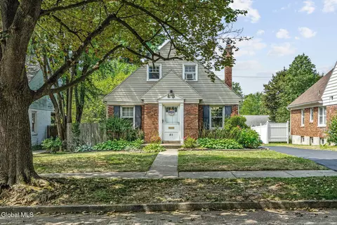 51 Pointview Dr, Troy, NY 12180