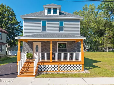 9 Grove St, Johnstown, NY 12095