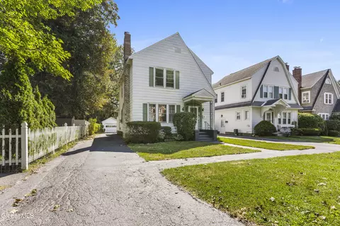 1474 Baker Ave, Niskayuna, NY 12309