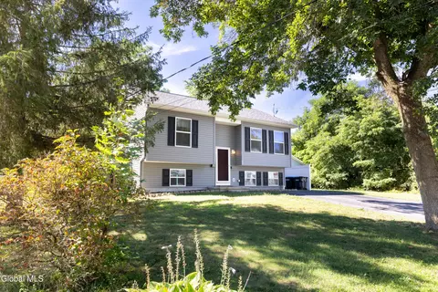26 Woodard St, Glens Falls, NY 12801