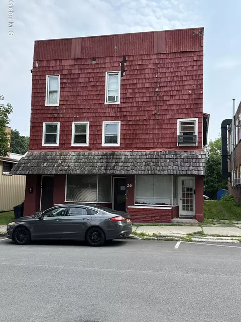 26 N Market St, Johnstown, NY 12095