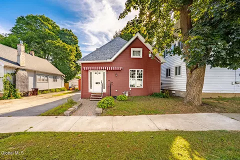 35 Spruce St, Gloversville, NY 12078