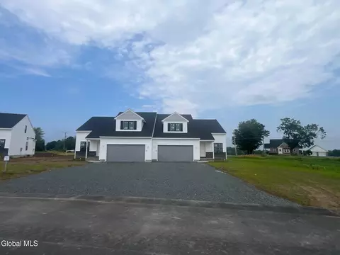 29 Walke Way, Mechanicville, NY 12118