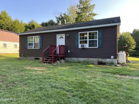 495 Fayville Rd, Broadalbin, NY 12025