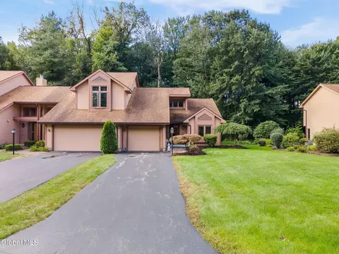 4042 Georgetown Sq, Schenectady, NY 12303