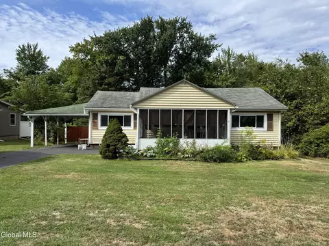 22 Rugby Rd, East Greenbush, NY 12061