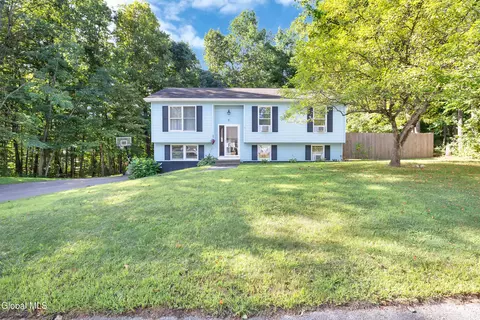 7 Mockingbird Ln, Queensbury, NY 12804