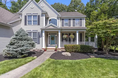 3 Cheshire Rdg, Clifton Park, NY 12065