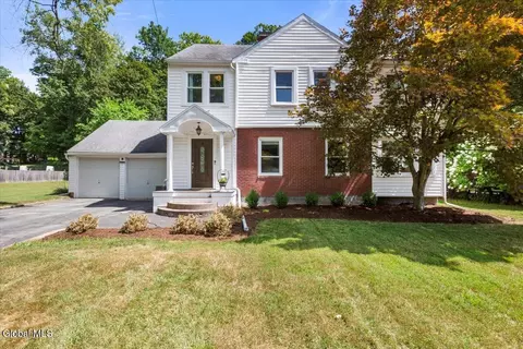 4 Oxford Rd, Troy, NY 12180