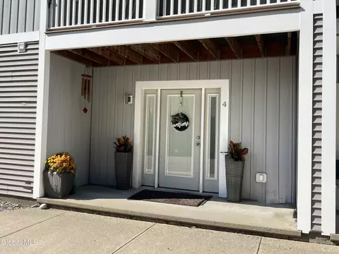 166 Jefferson St #4, Saratoga Springs, NY 12866