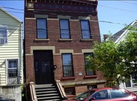 82 14th St, Troy, NY 12180