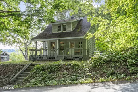 239 Wolf Hollow Rd, Glenville, NY 12302