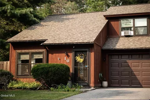 16 Elizabeth Ln, Queensbury, NY 12804