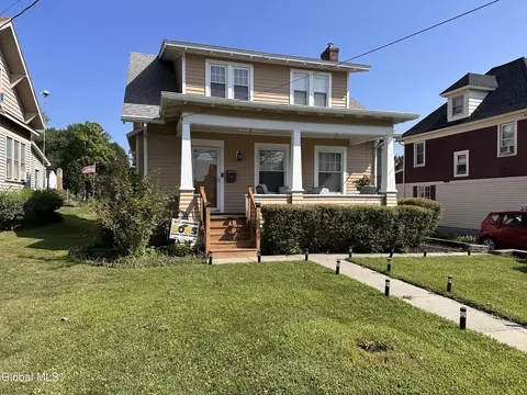 45 Dempster St, Ravena, NY 12143
