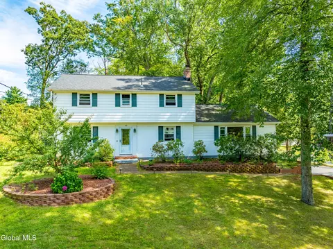 20 Juniper Dr, Clifton Park, NY 12065