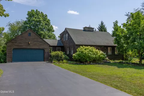 32 Damita Dr, Hudson, NY 12534