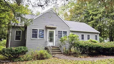 43 Maple Rd, Voorheesville, NY 12186