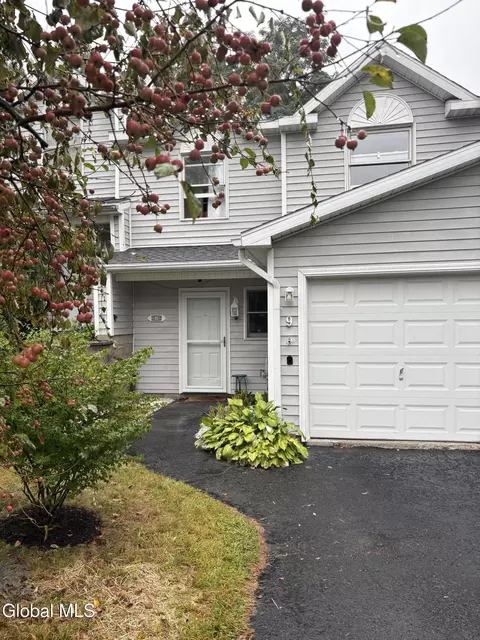9 Cheryl Ct, Troy, NY 12180