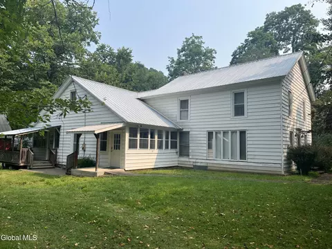 77 Factoryville Rd, Crown Point, NY 12928