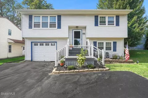 52 Broadway # A, Latham, NY 12110