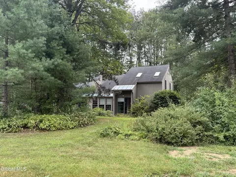 12 Sand Spurrey Rd, Malta, NY 12020