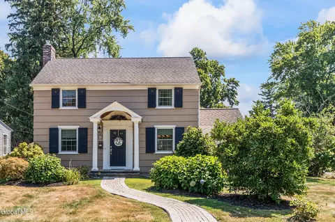 48 Delmar Pl, Delmar, NY 12054