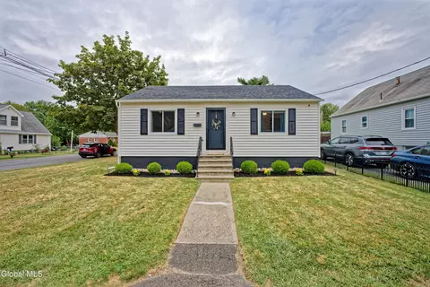 17 Oakland St, Latham, NY 12110