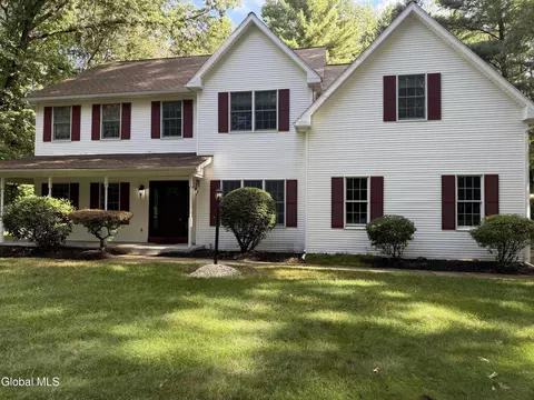 527 Clifton Park Ctr Rd, Clifton Park, NY 12065