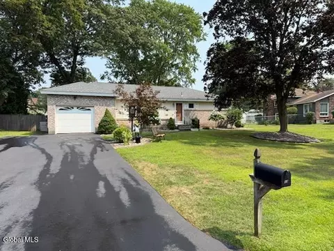 33 Sunset Blvd, Albany, NY 12205